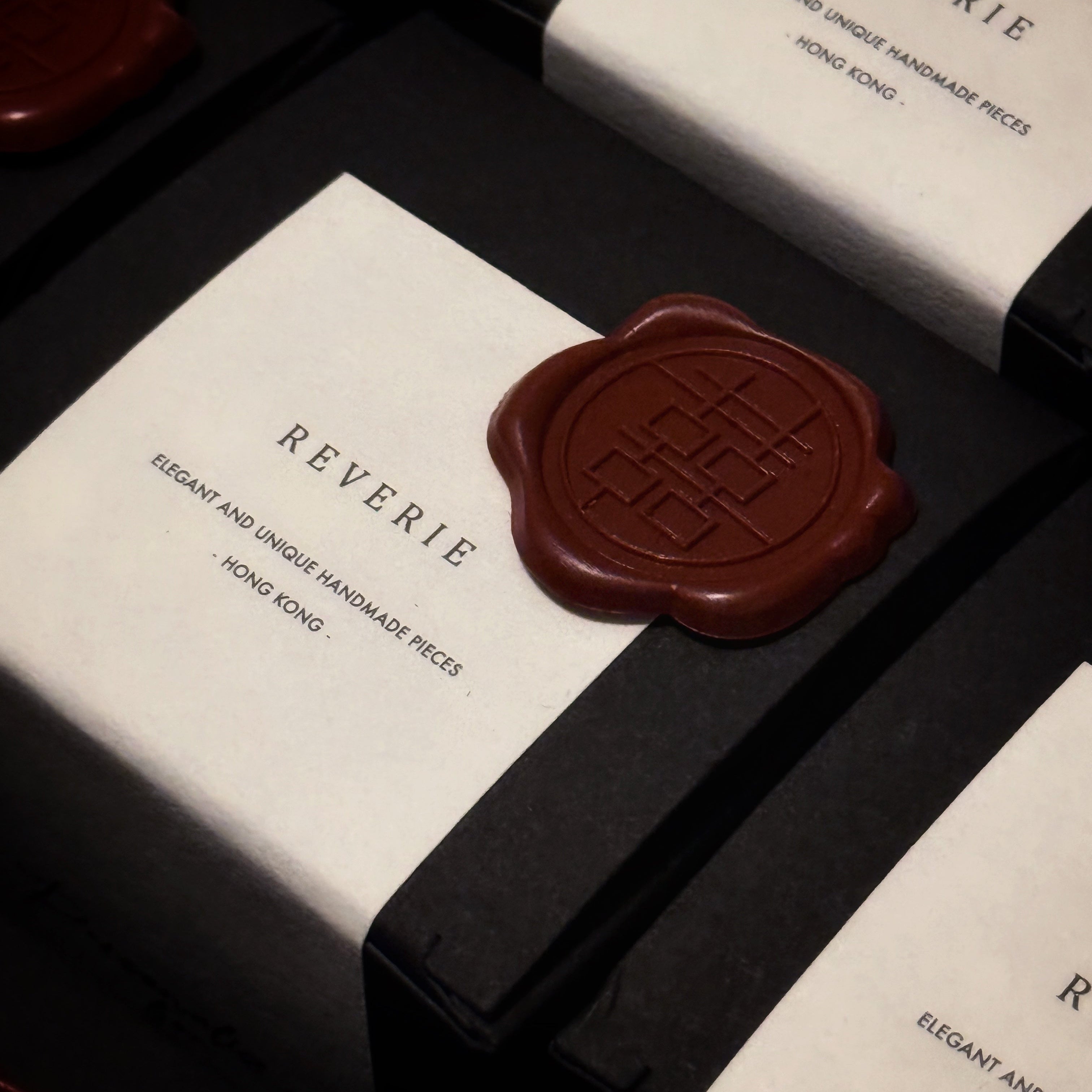 客製 Mini 玻璃手刻結婚對戒小碟｜Initials & Wedding Date Ring late